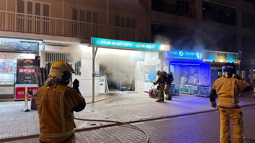 Brand in Laden für E-Roller an der Playa de Palma