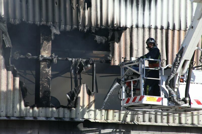 Arde una nave de curtido de pieles en Lorca