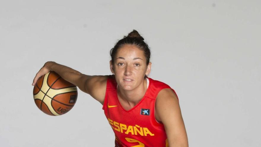 Laia Palau, amb la samarreta de la selecció espanyola