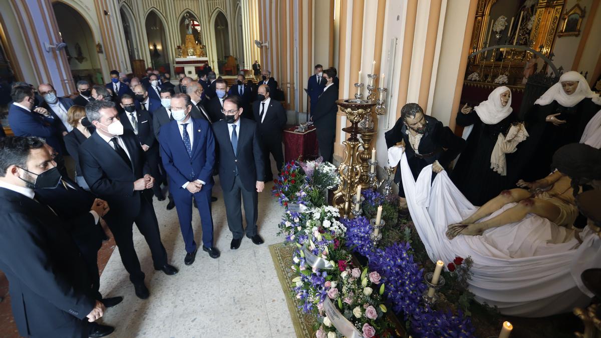 Juan Espadas, alcalde de Sevilla, visita el Santo Traslado