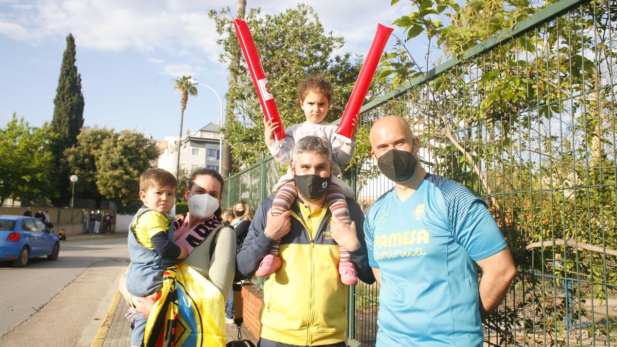 GALERÍA DE FOTOS | Así han recibido al equipo en los aledaños del estadio