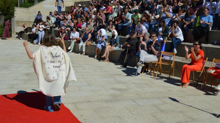 El CEIP Mestre Martínez Alonso produce su propia marca de ropa sostenible y feminista