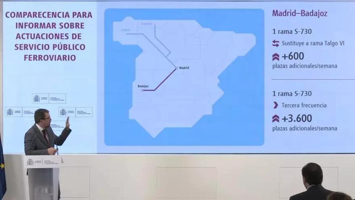 El presidente de Renfe explica los cambios en Extremadura en la rueda de prensa de esta mañana
