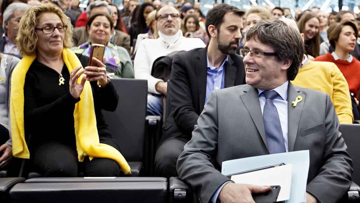 Carles Puigdemont ha sigut increpat durant la seva conferència a Ginebra