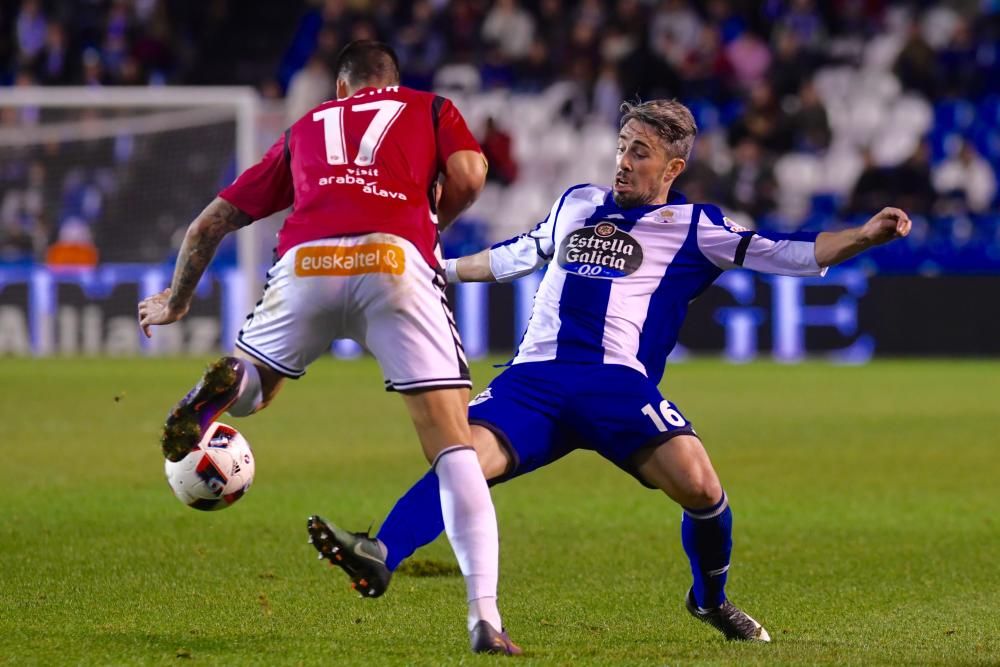 El Dépor empata en el descuento ante el Alavés