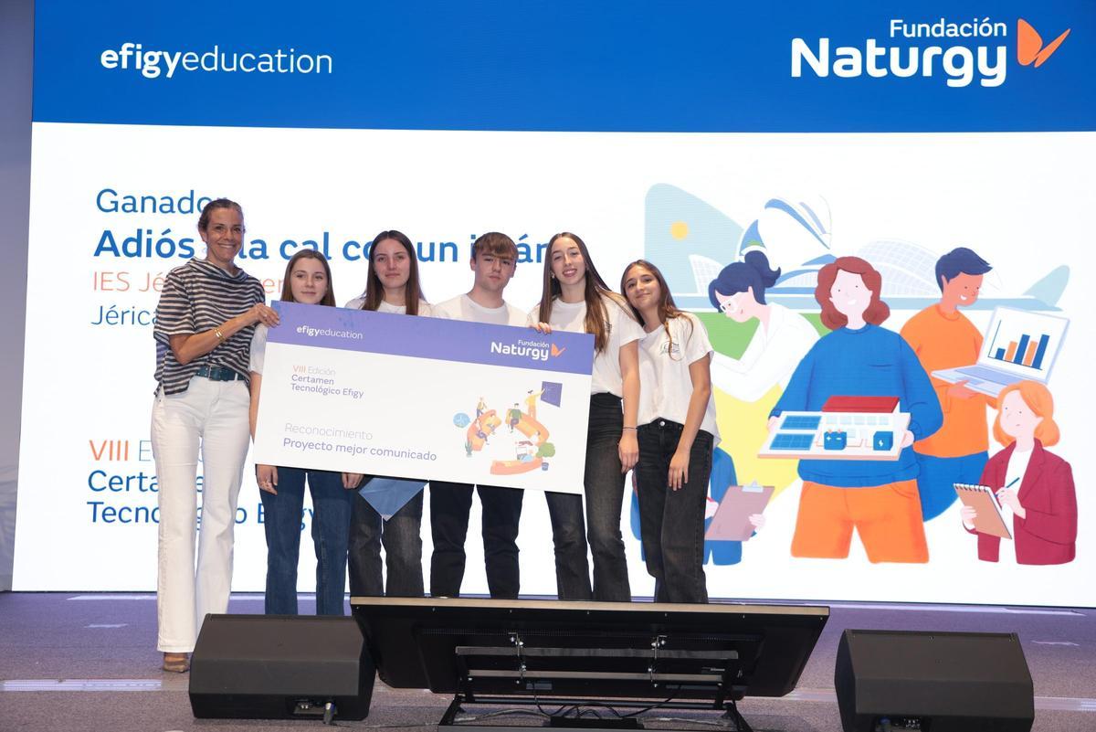 Estudiantes del IES Jérica-Viver, ganador del premio al "Proyecto más realizable" por su proyecto "Adiós a la cal, con un imán".