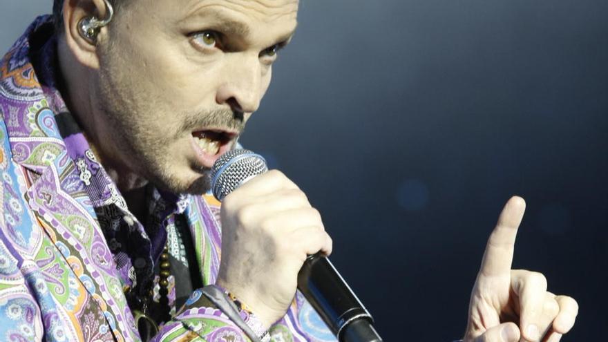 El cantante Miguel Bosé durante uno de sus conciertos en Murcia