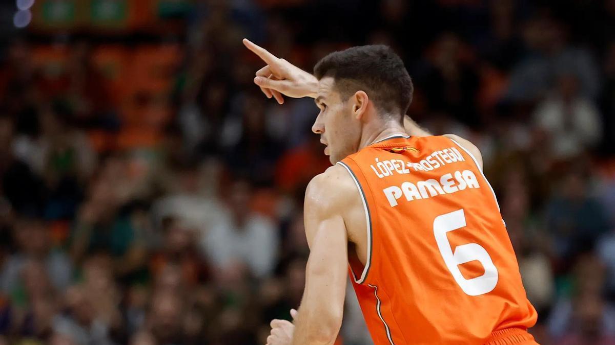 Xabi López-Arostegui, en una imagen de archivo con Valencia Basket.