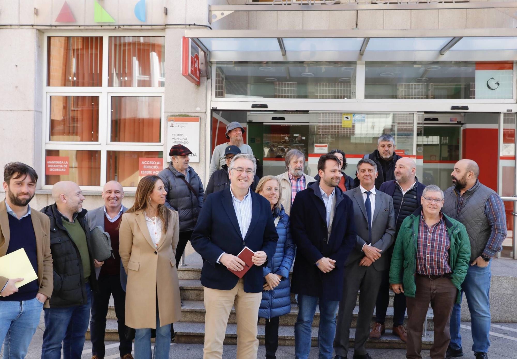 El encuentro del PP con los vecinos de la zona Oeste de Gijón, en imágenes