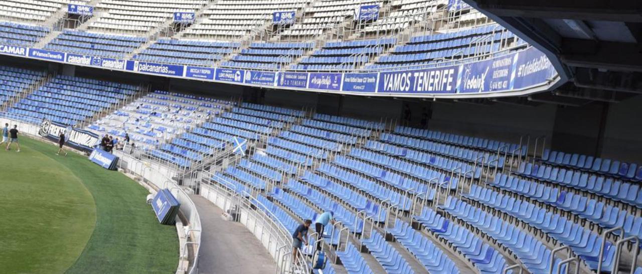 Panorámica de la grada Popular del Heliodoro Rodríguez López.