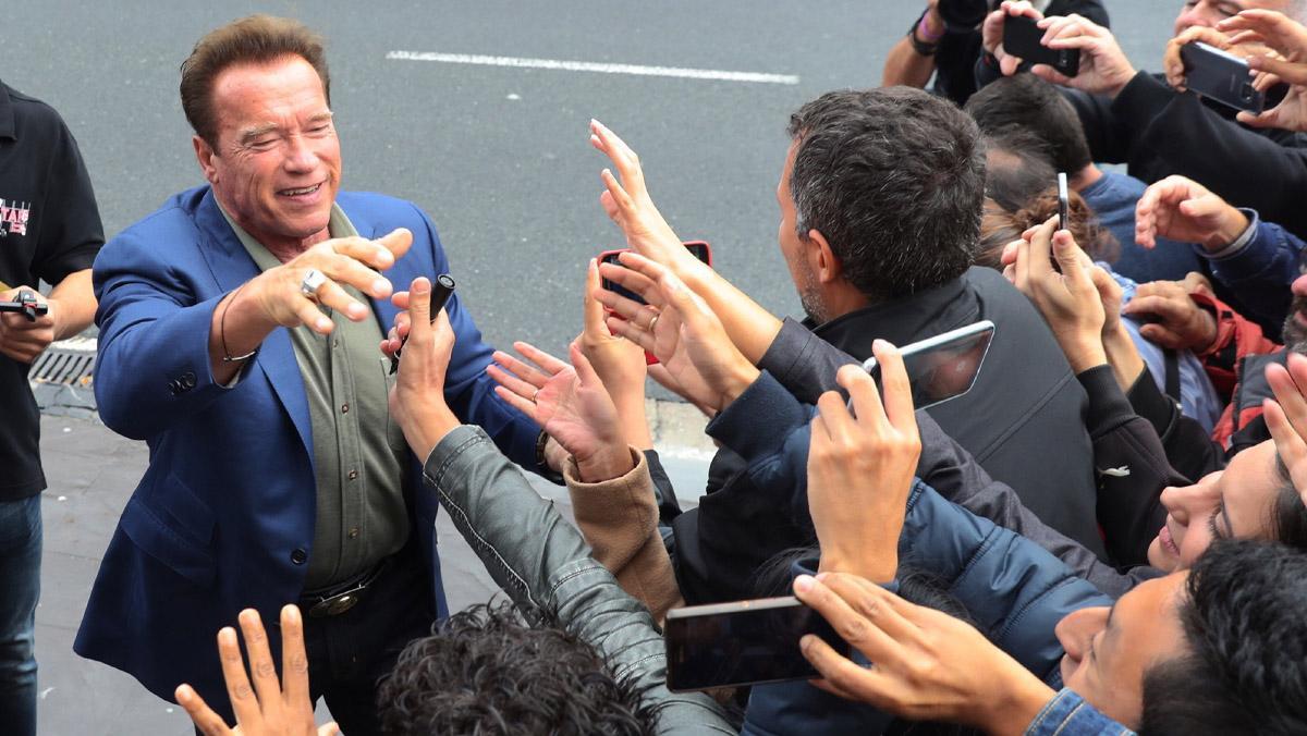 Arnold Schwarzenegger, el mítico Terminator, ha sido recibido hoy al grito de Sayonara en San Sebastián.