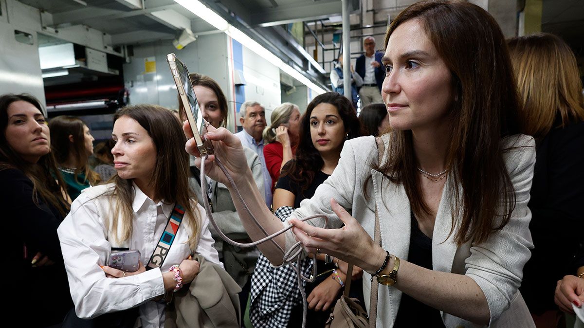 Los ejemplares de la octava edición del FARO DA ESCOLA se materializan en papel