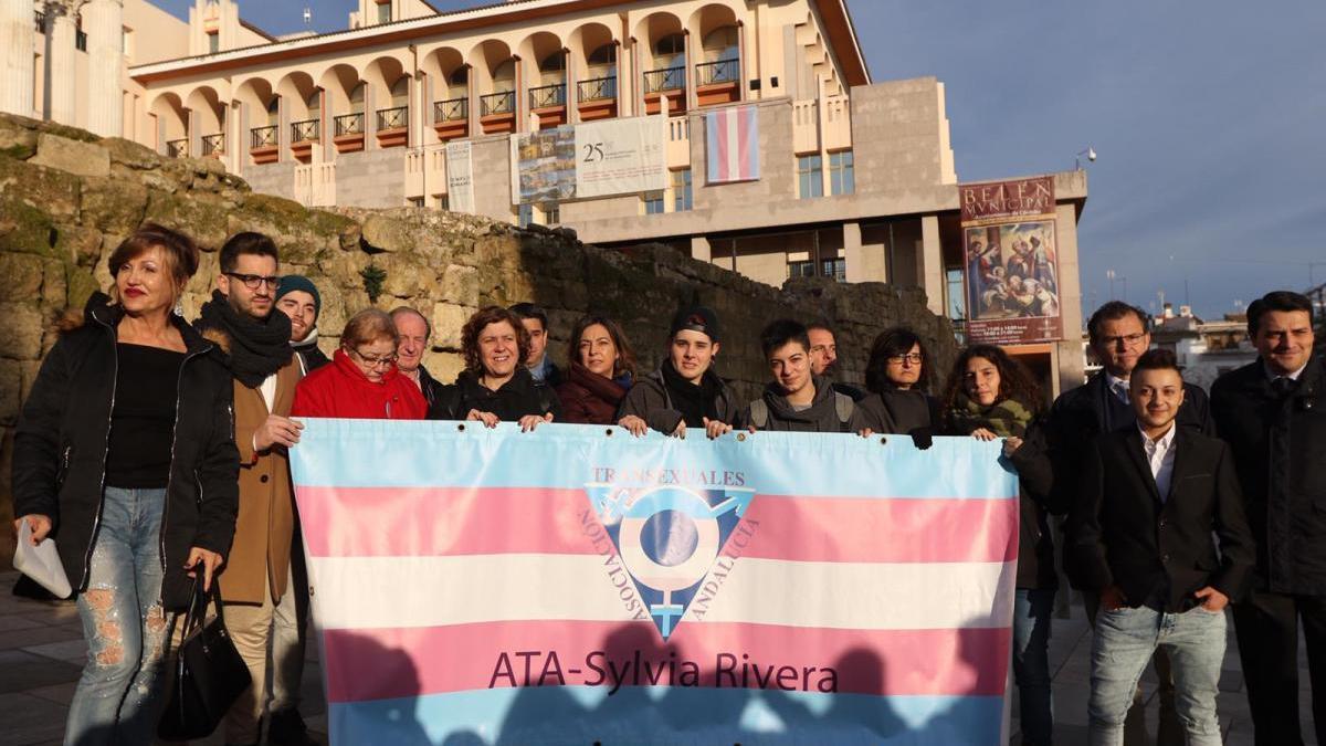 El Ayuntamiento de Córdoba se suma al día de la memoria trans