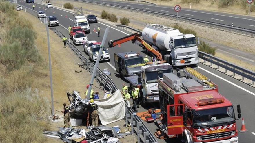 Fallece un conductor en la A-66 en un accidente en Casar de Cáceres