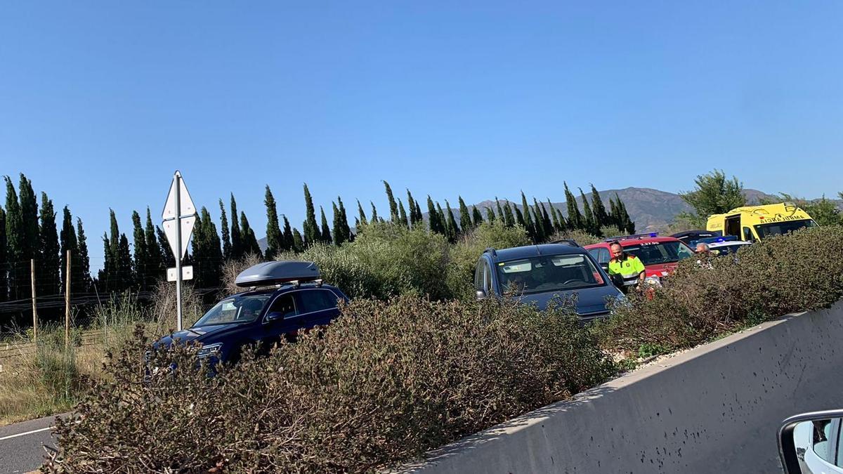 Vehicles aturats i d&#039;emergències en el lloc dels fets