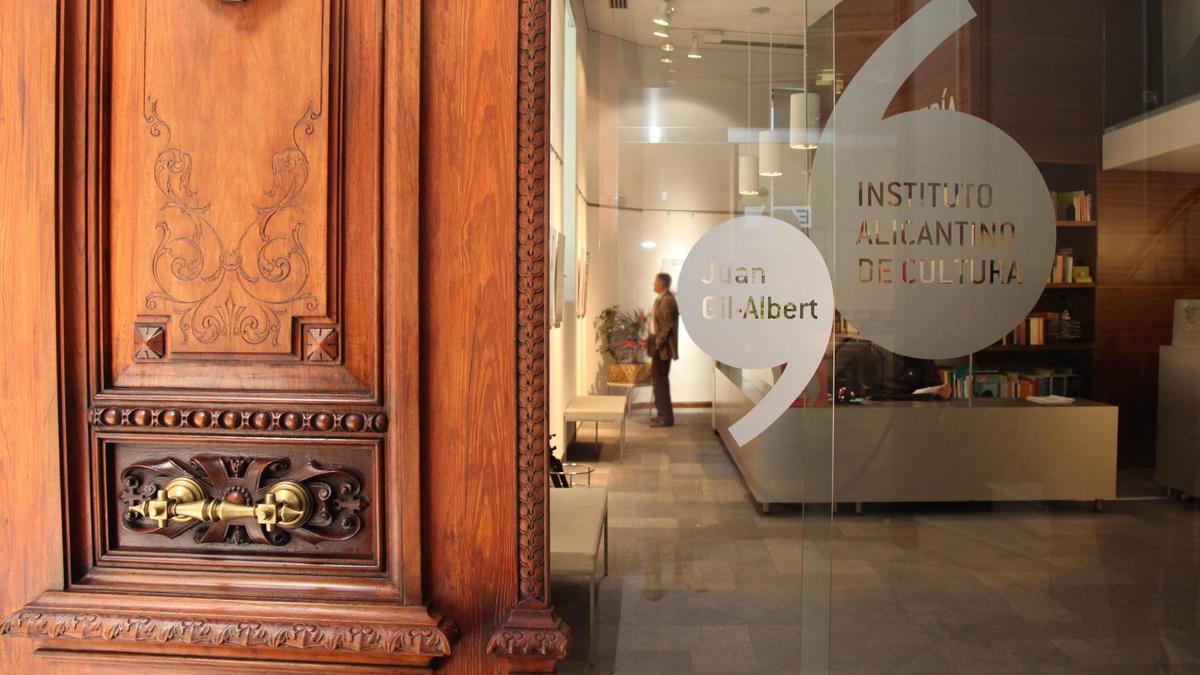 Entrada al Instituto Alicantino de Cultura Juan Gil-Albert