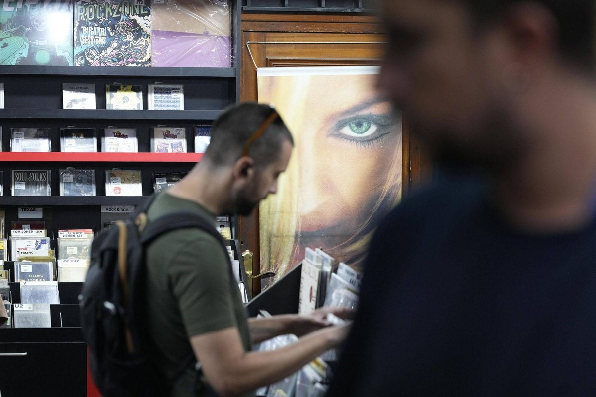 Barcelona 09/07/2025 Cierra Discos Revolver, la mítica tienda de música de la calle Tallers de Barcelona Fotografía de Ferran Nadeu