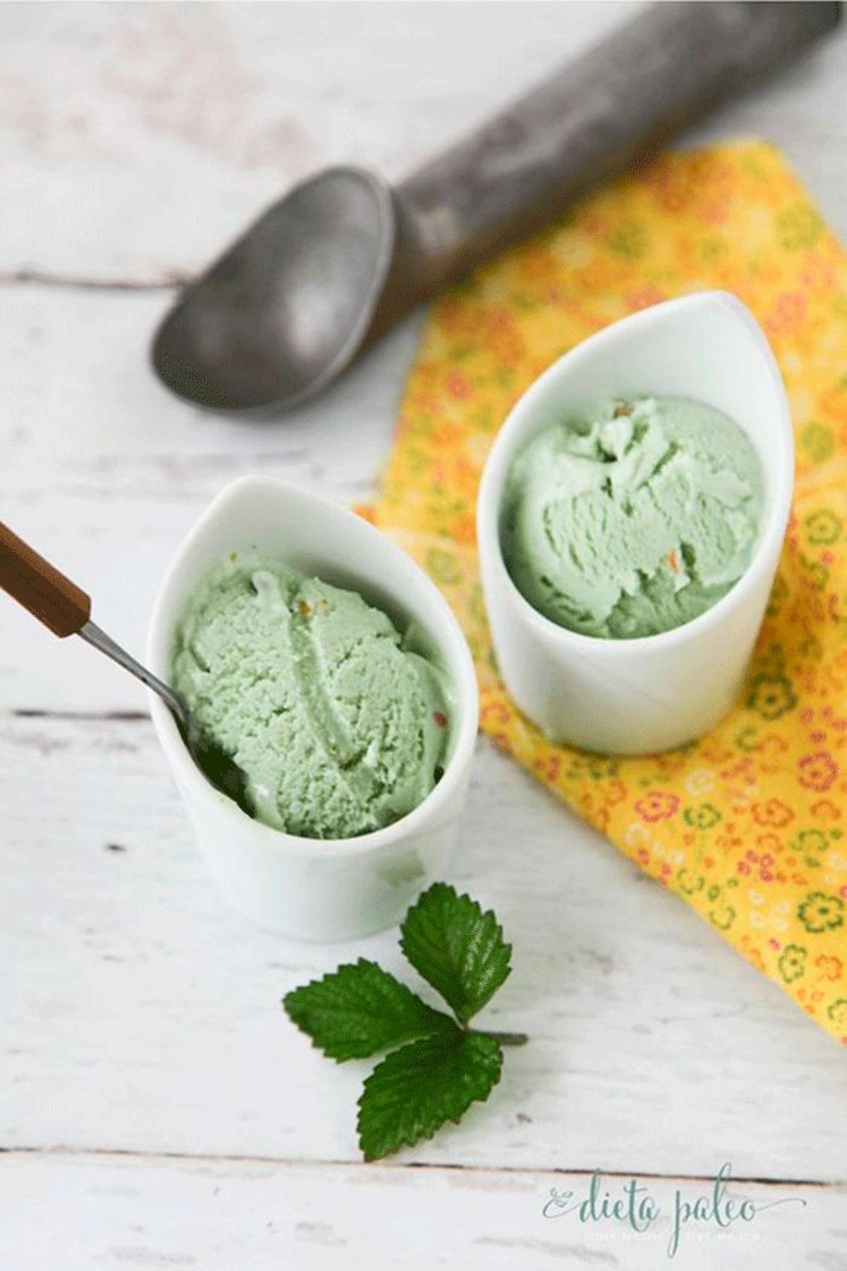 Helado de menta y chips de chocolate