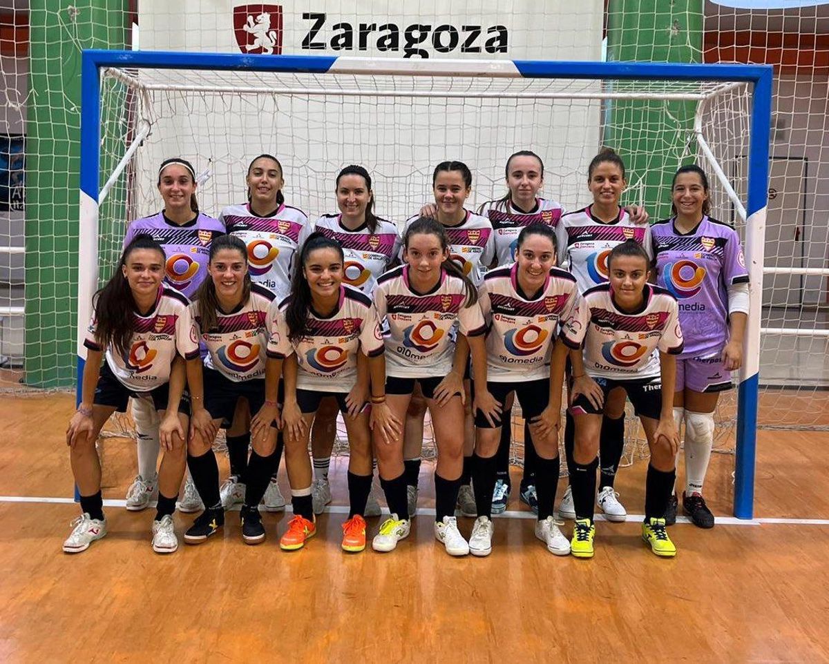 Las jugadoras del César Augusta posan en uno de sus amistosos de preparación.