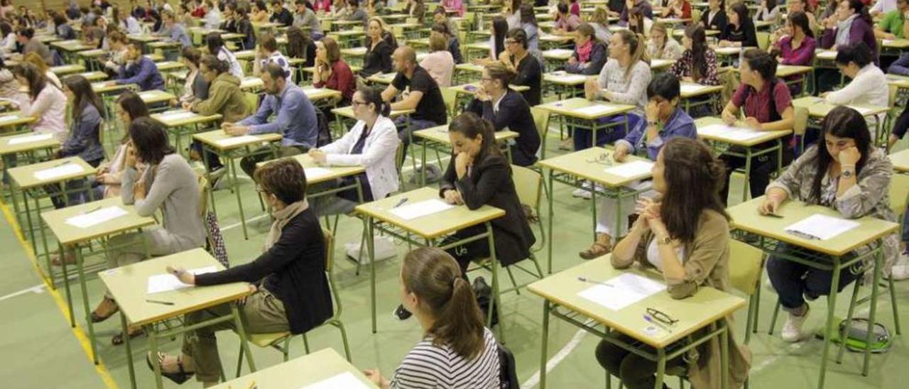 Prueba de las oposiciones a profesor de Primaria celebrada este año. // Xoán Álvarez