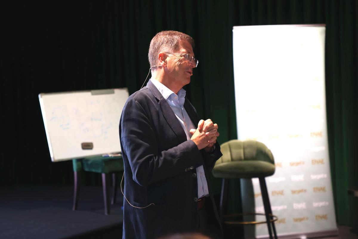 La ponencia de clausura ha estado a cargo de Luis Huete, profesor del IESE Business School.