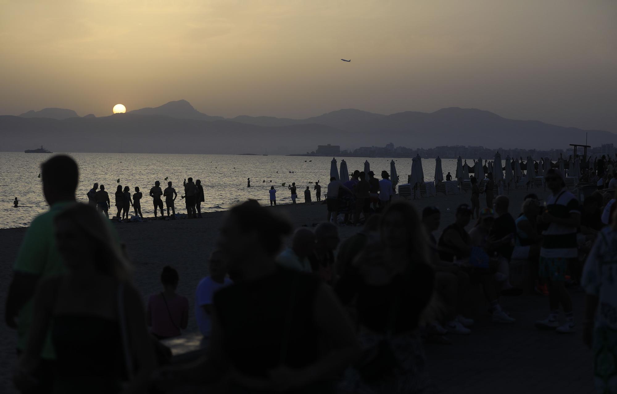 Sonntagabend an der Playa de Palma – den Urlaubstag auf Mallorca entspannt am Strand ausklingen lassen