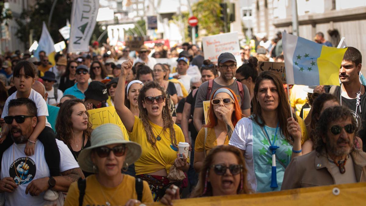 Participantes de una de las manifestaciones del pasado 18 de mayo en Canarias.