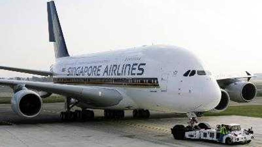 Imagen del primer A380 entregado a las aerolíneas de Singapur.
