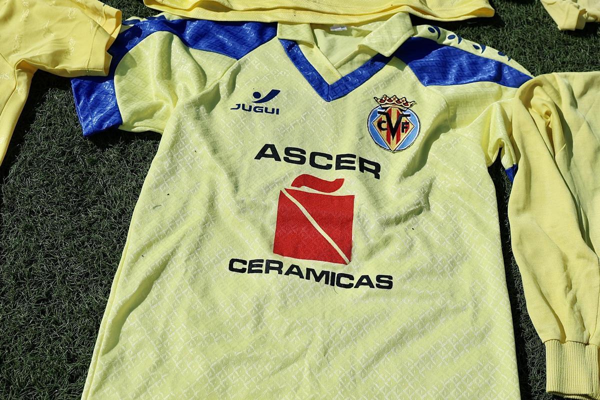 Galería | Las mejores imágenes de la espectacular colección de camisetas retro del Villarreal de Josep Cabrera