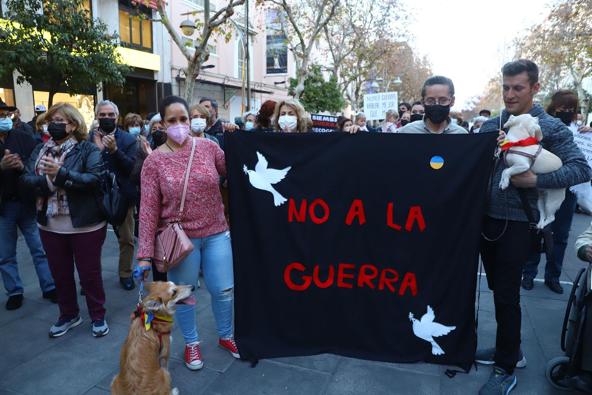 Concentración por Ucrania en el bulevar de Gran Capitán