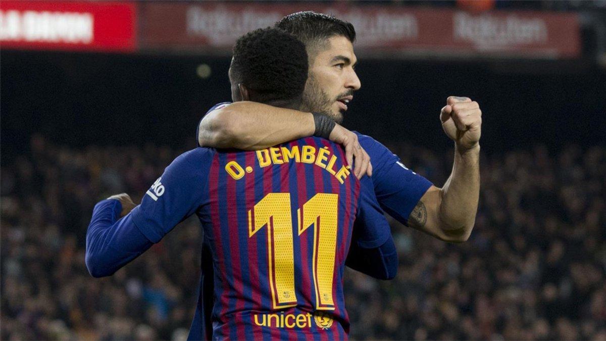 Luis Suárez y Ousmane Dembélé celebran un gol del Barça frente al Celta en LaLiga 2018/19