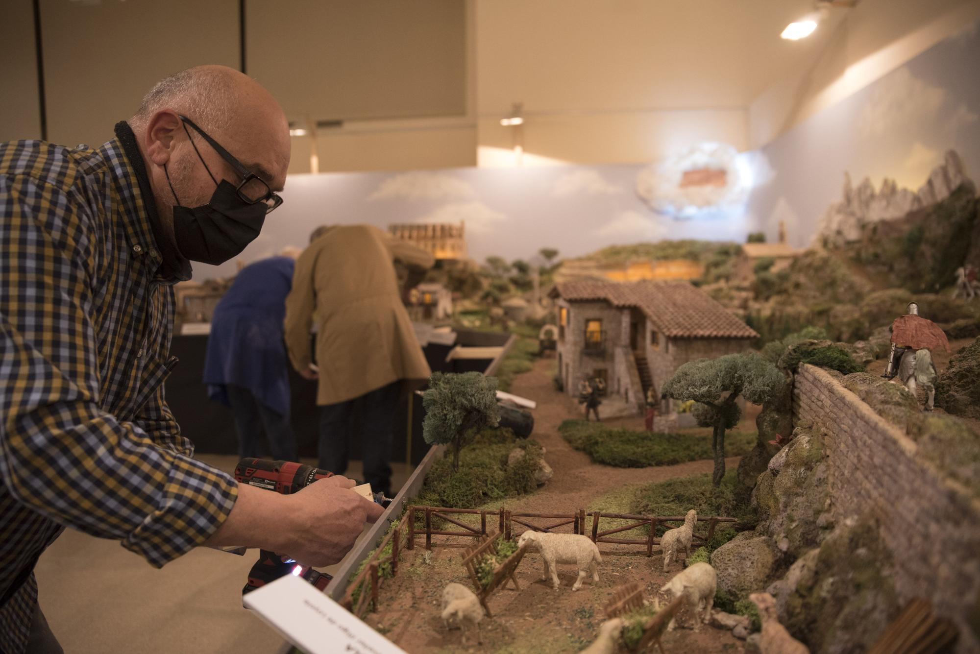 Preparació del Pessebre monumental de Manresa