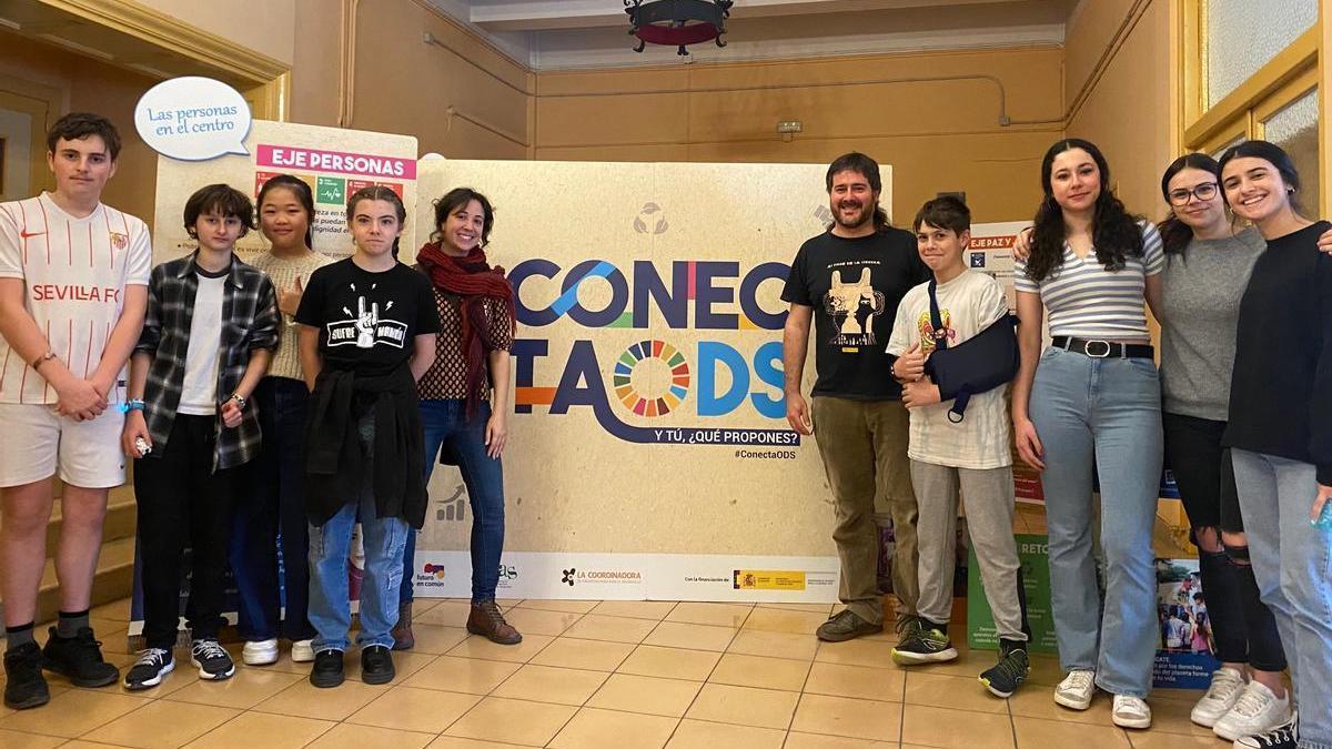 Estreno de la exposición itinerante 'ConectaODS' en el IES Virgen del Pilar de Zaragoza.