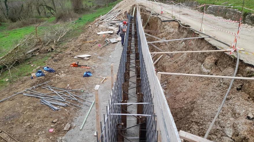 Llanes mejora carreteras en Nueva, Piñeres, Elcéu y Caldueñín