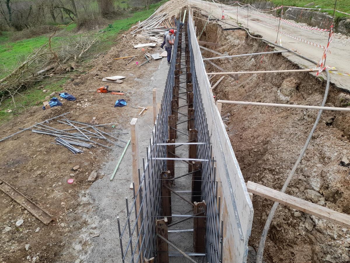 Obras en la carretera de Caldueñín (Llanes).