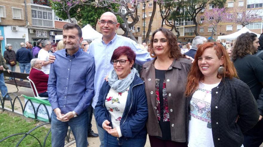 El portavoz de Adelante Andalucía ha asistido este sábado a la presentación de la confluencia Adelante Málaga. En la imagen, con Eduardo Zorrilla, Paqui Macías y Ángela Aguilera.