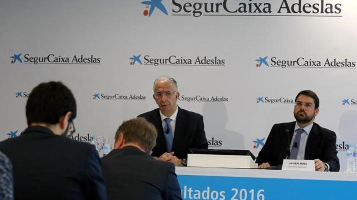 Javier Murillo, consejero-director general, de Adeslas, y Javier Mira, presidente ejecutivo.