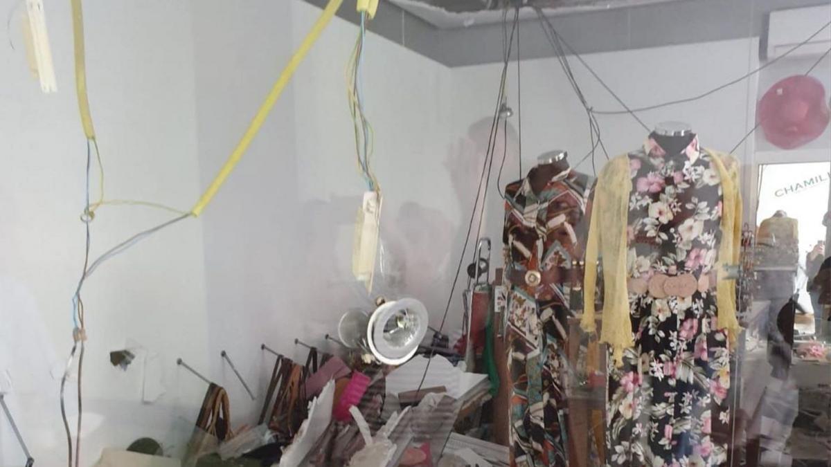 El techo de una tienda de Castelló se derrumba 15 minutos antes de abrir