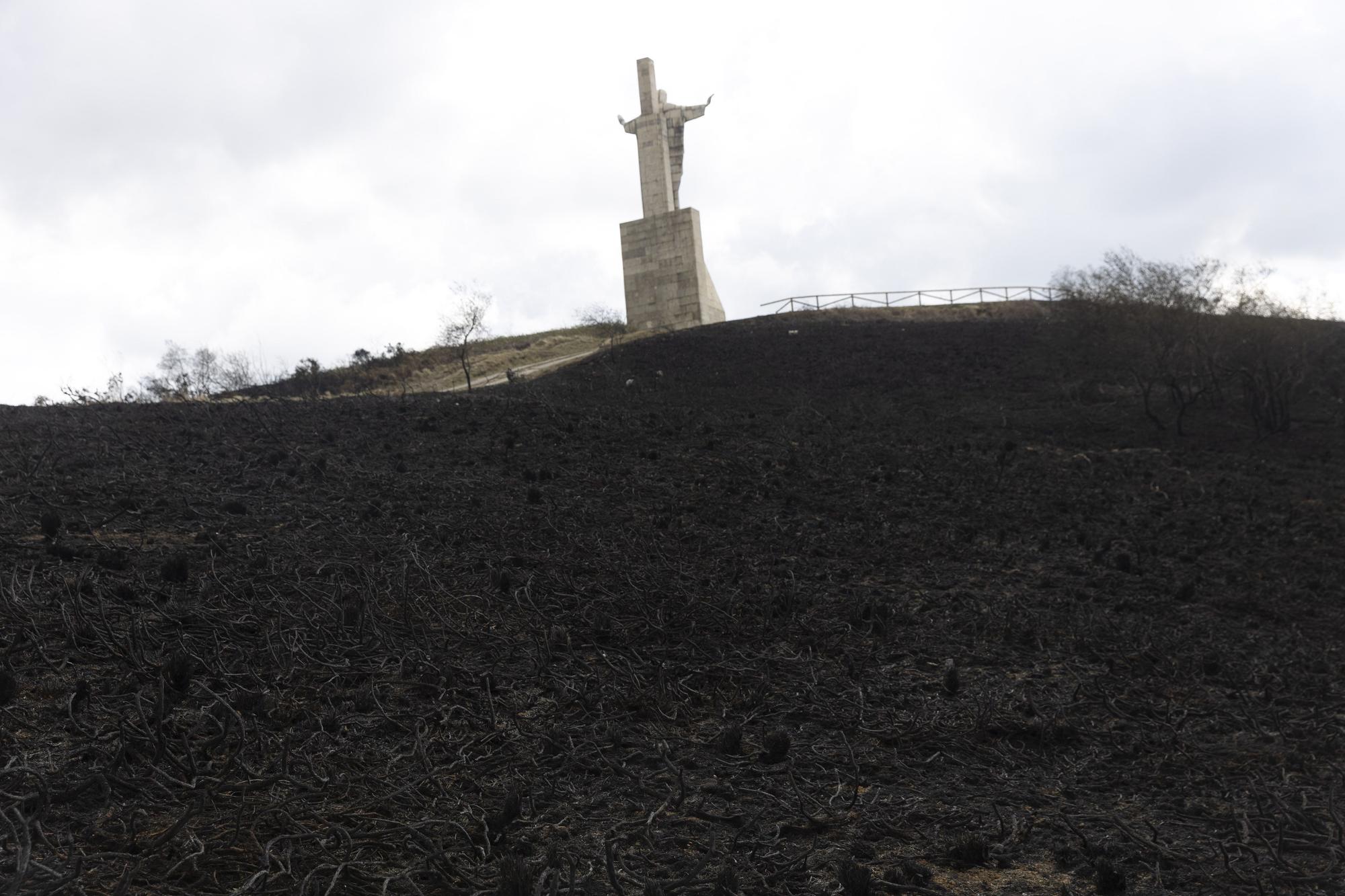 El Naranco, devastado por las llamas.