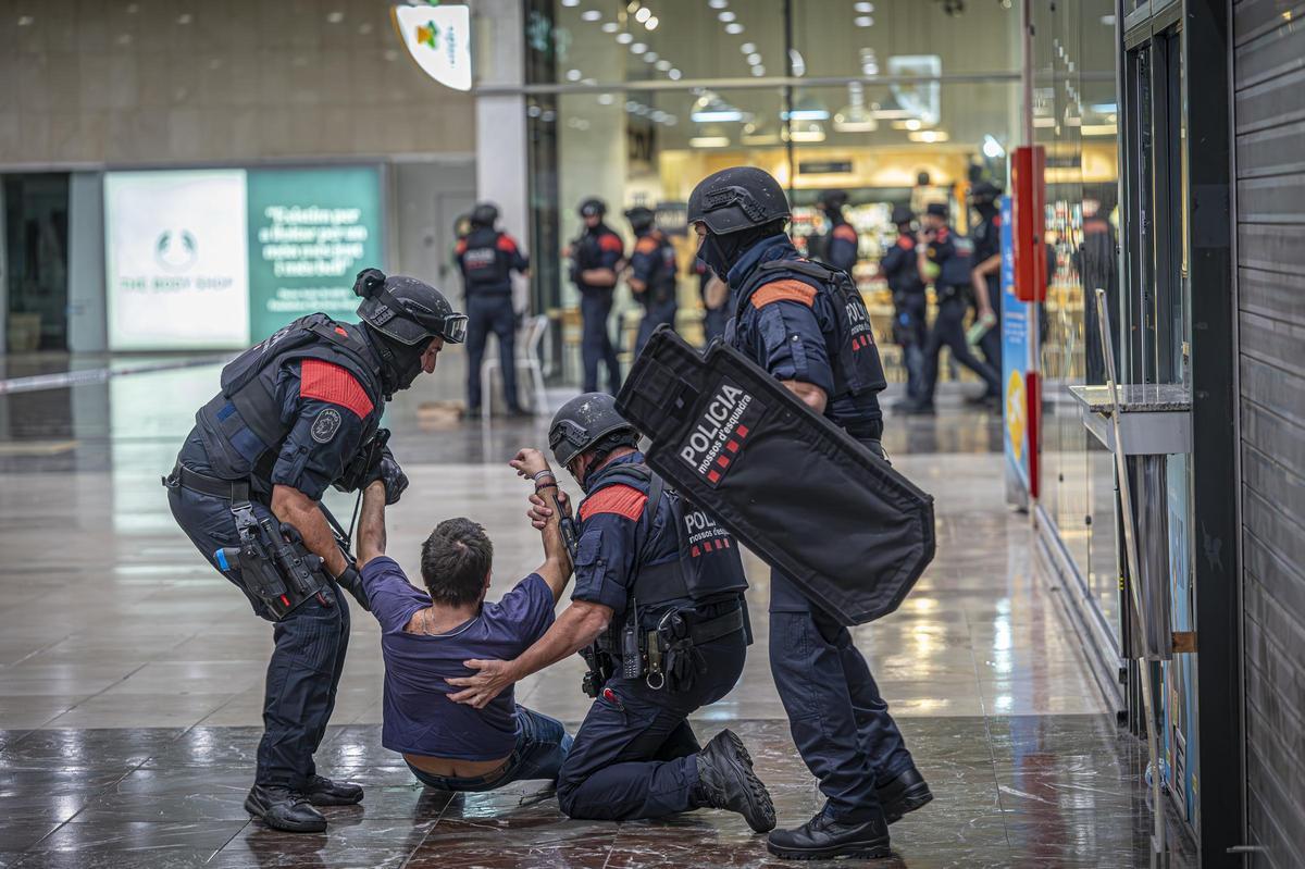 Un simulacre a Sants posa a prova la resposta a un atemptat terrorista