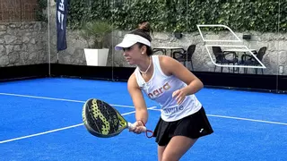 Los 5 consejos para dominar el pádel y encontrar el equilibrio físico y mental en la pista, según la jugadora Ali Alegre