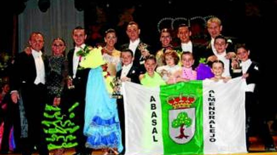 La escuela de bailes de salón, en el internacional de Cabra