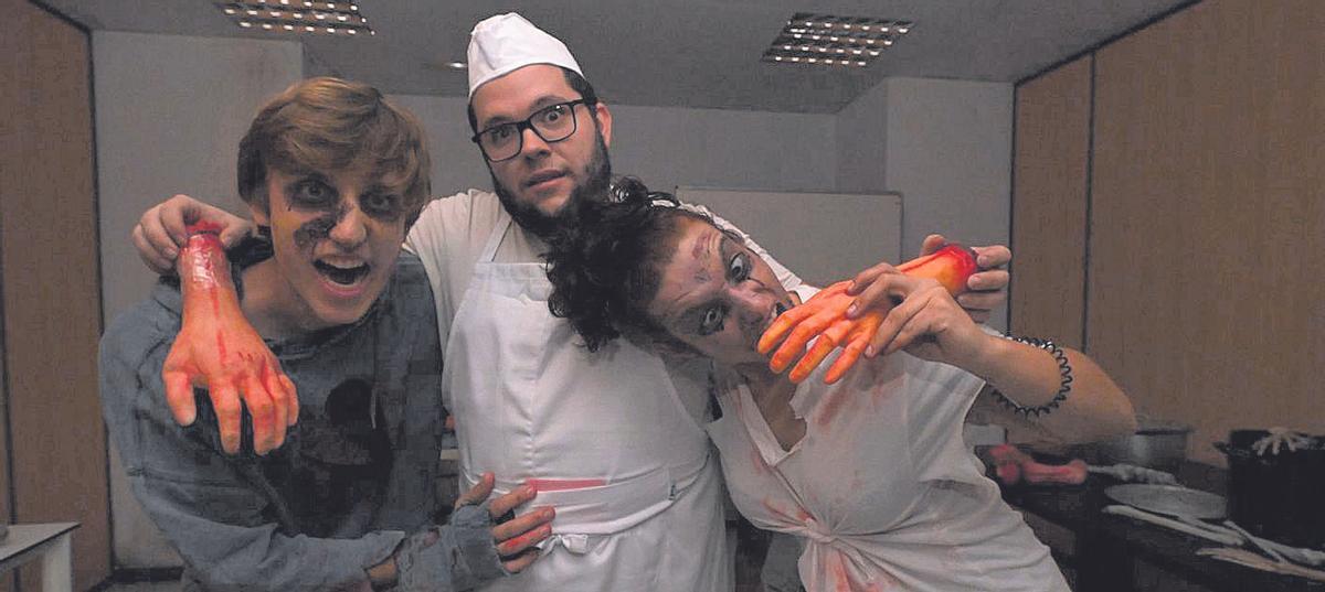 Personajes de Halloween en el Espai Jove de Vila-real.