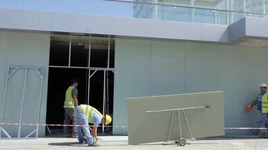 La oposición acusa a De la Torre de iniciar de forma irregular sus proyectos estrella