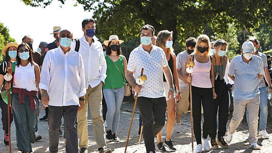 Gonzalo Caballero recorre el último tramo del Camino.   | // XOÁN ÁLVAREZ