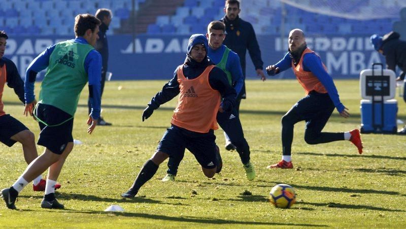 Entrenamiento a puerta abierta del Real Zaragoza en La Romareda