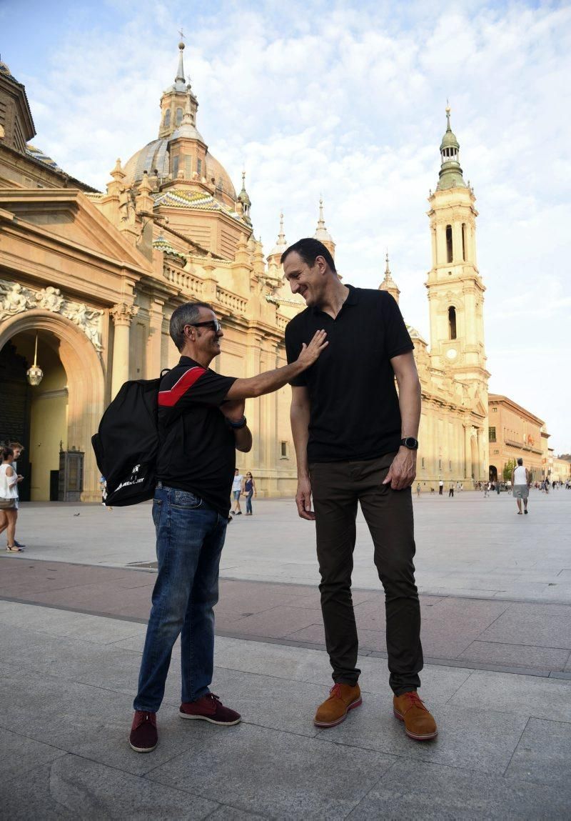 Recorrido turístico del Basket Zaragoza por la capital aragonesa