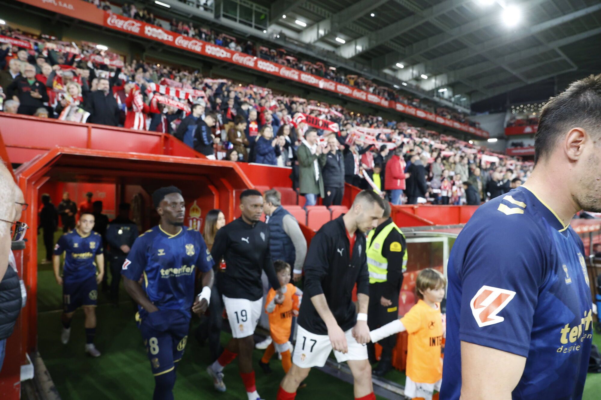 EN IMÁGENES: El Sporting - Tenerife disputado en El Molinón