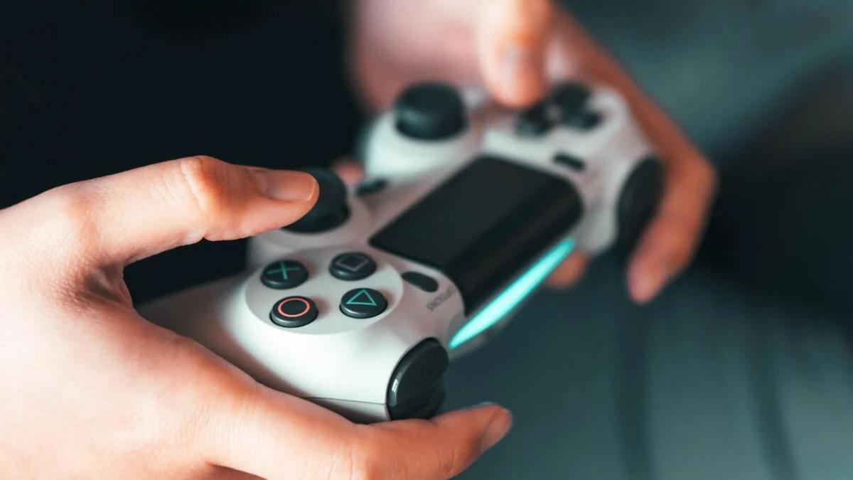 Un niño coge la pistola de su padre y mata a su compañero de clase tras perder en un videojuego