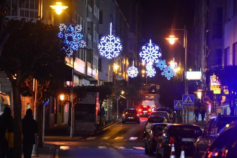 Algunos de los arcos luminosos en la Avenida de Marín. | // G.N.